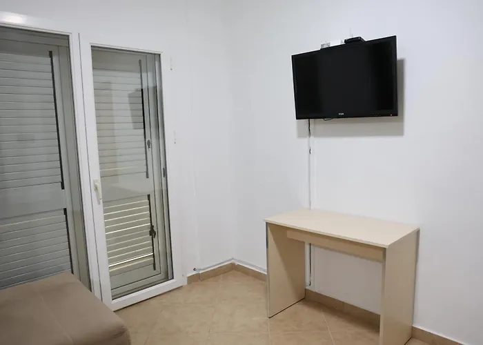 Del Sol * Golem (Tirana)